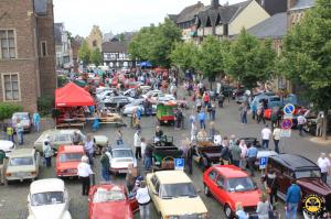 Überblick über den Marktplatz - 6. Oldtimertreffen in Erftstadt Lechenich (24.06.2018)