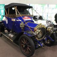 eines von einzelnen Vorkriegsfahrzeugen auf der Messe  - Besuch der RETRO CLASSICS Cologne 2017