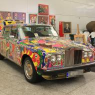 ein Künstler bot neben seinen Gemälden auch einen von ihn bemalten Rolls Royce an - Besuch der RETRO CLASSICS Cologne 2017