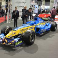 viele Rennfahrzeuge wurden ausgestellt - hier der F1 Wagen von Alonso aus dem Jahr 2005 - Besuch der RETRO CLASSICS Cologne 2017