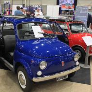es gab nur einzelne halbwegs bezahlbare Wagen zu sehen - wie dieser Fiat 500 oder Mini - Interclassics Maastricht 2018