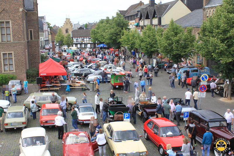 Überblick über den Marktplatz - 6. Oldtimertreffen in Erftstadt Lechenich (24.06.2018)