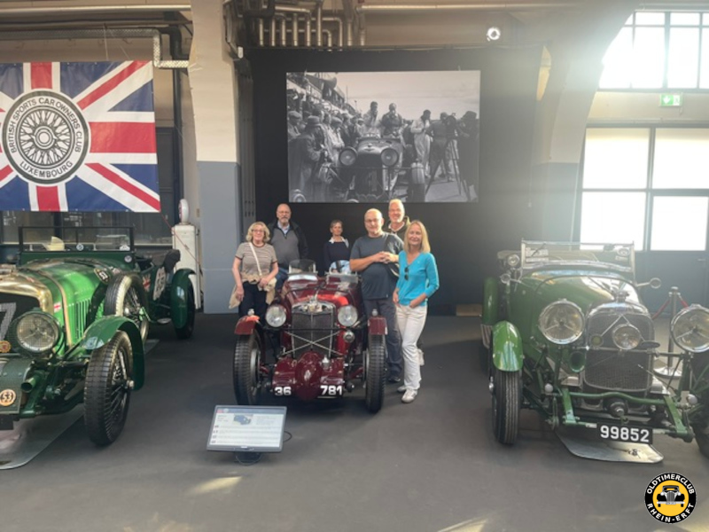 Gruppenfoto im Museum - Mehrtagesausfahrt Luxemburg (1.-4.10.26)
