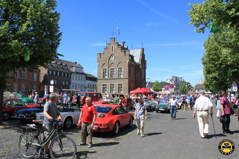 5. Oldtimertreffen vom Oldtimerclub Rhein-Erft auf dem Marktplatz von Erftstadt-Lechenich
